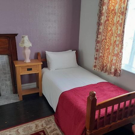 Kingsway Bed & Breakfast Broxbourne Exterior photo